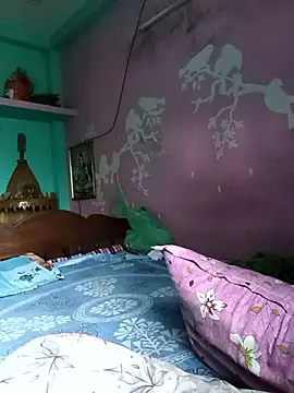 Snapshot of Desi_couple305 chatting on September 19, 1:40 am Desi couple305 online show from September 19, 1:40 am