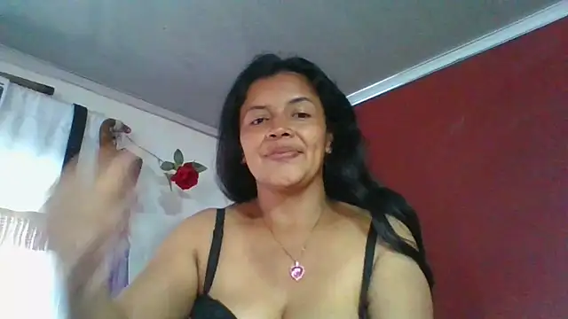 DianaOchoa  online show from April 28, 8:25 pm