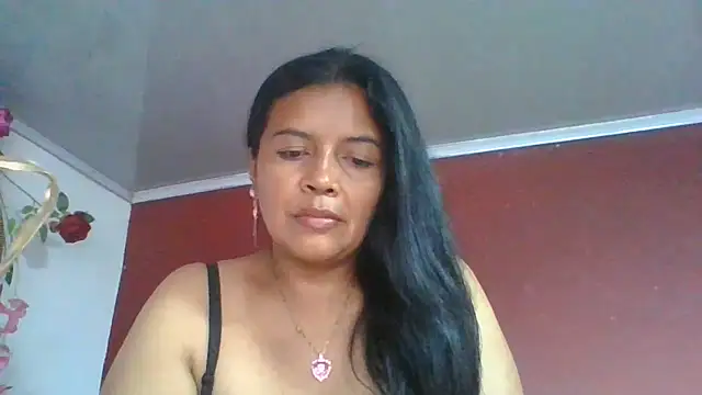 Snapshot of DianaOchoa_ chatting on June 24, 8:19 pm DianaOchoa online show from June 24, 8:19 pm