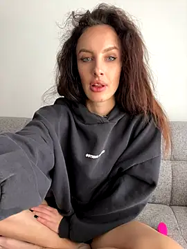 goodgirldevil online show from October 28, 11:14 am