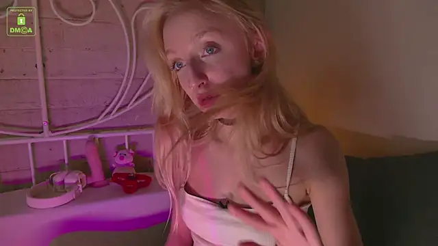 Snapshot of maya_snow chatting on October 18, 8:42 pm maya snow online show from October 18, 8:42 pm