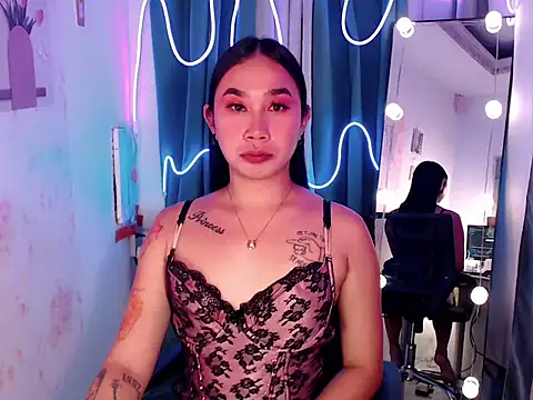 Snapshot of in_yourdreamstarxx chatting on November 21, 8:40 pm in yourdreamstarxx online show from November 21, 8:40 pm