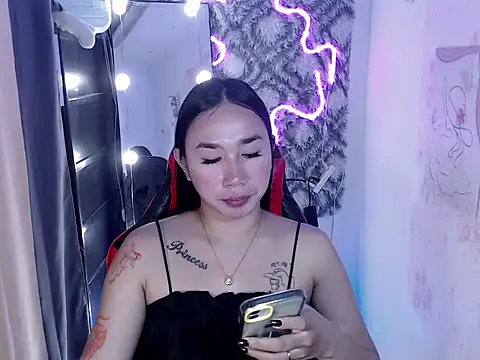 Snapshot of in_yourdreamstarxx chatting on January 8, 1:24 pm in yourdreamstarxx online show from January 8, 1:24 pm