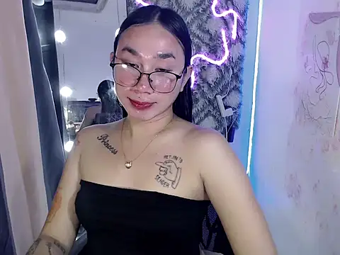 Snapshot of in_yourdreamstarxx chatting on January 13, 4:01 pm in yourdreamstarxx online show from January 13, 4:01 pm