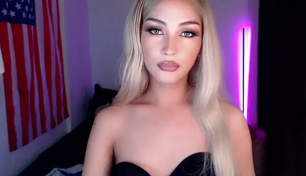 Snapshot of Alicegreenexx chatting on October 8, 4:04 pm Alicegreenexx online show from October 8, 4:04 pm