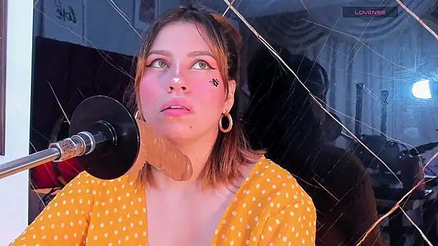 Snapshot of abby_blond_ chatting on October 10, 12:15 pm abby blond online show from October 10, 12:15 pm