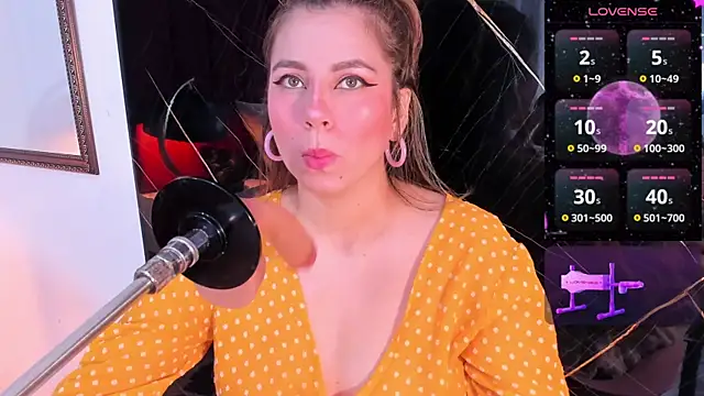 Snapshot of abby_blond_ chatting on November 27, 12:07 pm abby blond online show from November 27, 12:07 pm