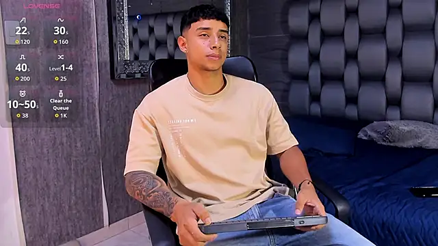 Snapshot of jaze_bradley chatting on September 15, 11:32 am jaze bradley online show from September 15, 11:32 am