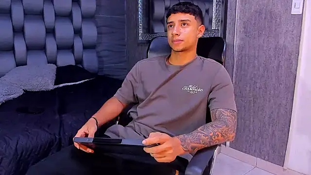 Snapshot of jaze_bradley chatting on September 18, 11:34 am jaze bradley online show from September 18, 11:34 am