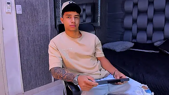 Snapshot of jaze_bradley chatting on September 22, 11:23 am jaze bradley online show from September 22, 11:23 am