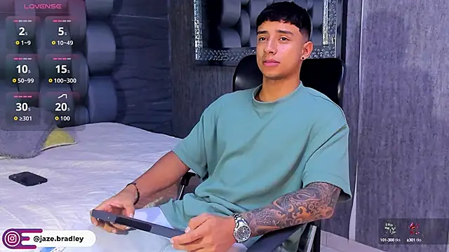 Snapshot of jaze_bradley chatting on September 29, 11:37 am jaze bradley online show from September 29, 11:37 am