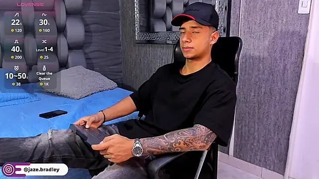 Snapshot of jaze_bradley chatting on October 2, 5:20 pm jaze bradley online show from October 2, 5:20 pm