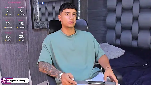 Snapshot of jaze_bradley chatting on October 13, 11:32 am jaze bradley online show from October 13, 11:32 am