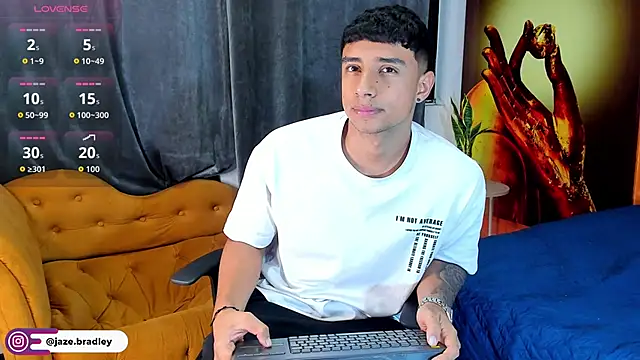 Snapshot of jaze_bradley chatting on October 14, 11:33 am jaze bradley online show from October 14, 11:33 am