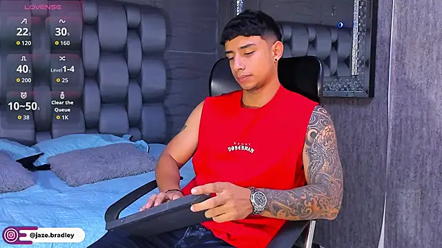 Snapshot of jaze_bradley chatting on October 16, 11:44 am jaze bradley online show from October 16, 11:44 am