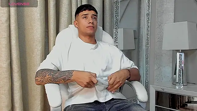 Snapshot of jaze_bradley chatting on October 25, 11:29 am jaze bradley online show from October 25, 11:29 am