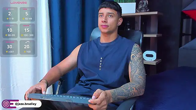 Snapshot of jaze_bradley chatting on October 29, 11:23 am jaze bradley online show from October 29, 11:23 am