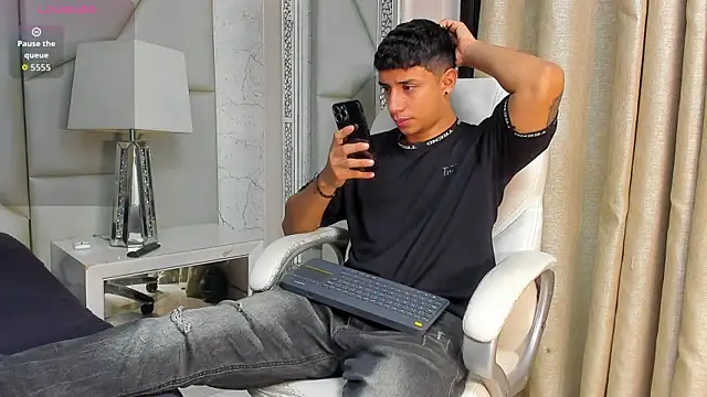 Snapshot of jaze_bradley chatting on November 4, 11:42 am jaze bradley online show from November 4, 11:42 am