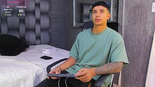 Snapshot of jaze_bradley chatting on November 11, 11:32 am jaze bradley online show from November 11, 11:32 am