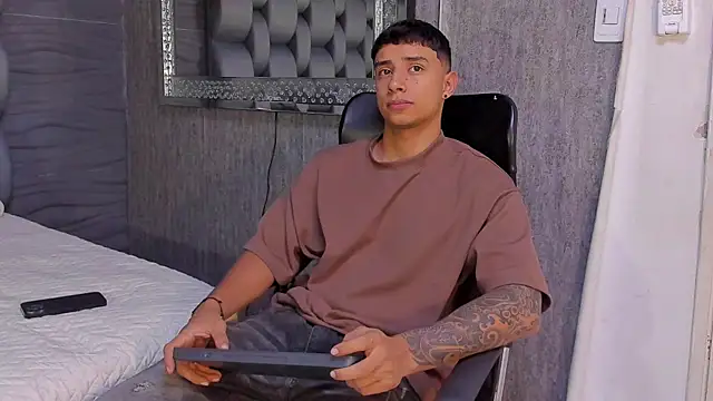 Snapshot of jaze_bradley chatting on November 13, 11:31 am jaze bradley online show from November 13, 11:31 am