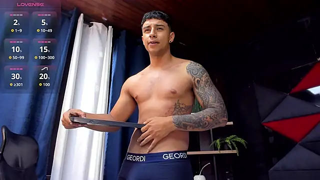 Snapshot of jaze_bradley chatting on November 14, 12:15 pm jaze bradley online show from November 14, 12:15 pm