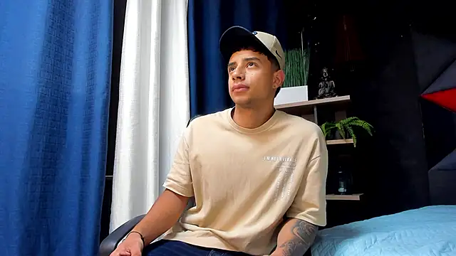 Snapshot of jaze_bradley chatting on November 15, 12:13 pm jaze bradley online show from November 15, 12:13 pm