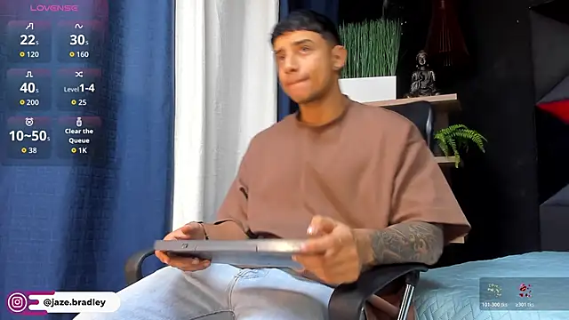 Snapshot of jaze_bradley chatting on November 17, 11:27 am jaze bradley online show from November 17, 11:27 am