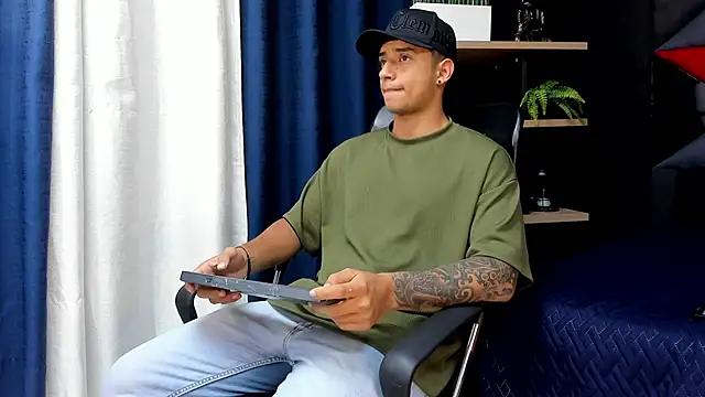 Snapshot of jaze_bradley chatting on November 20, 11:32 am jaze bradley online show from November 20, 11:32 am