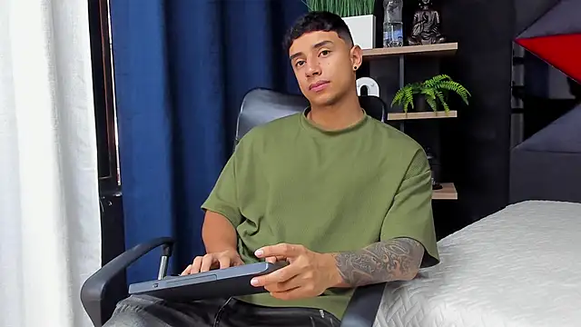 Snapshot of jaze_bradley chatting on November 26, 11:22 am jaze bradley online show from November 26, 11:22 am