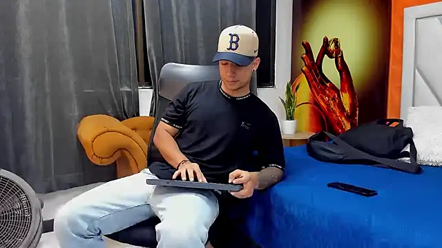 Snapshot of jaze_bradley chatting on November 29, 11:24 am jaze bradley online show from November 29, 11:24 am