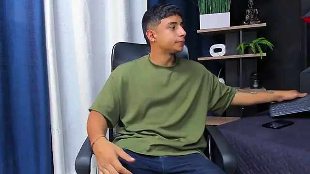 Snapshot of jaze_bradley chatting on December 2, 11:26 am jaze bradley online show from December 2, 11:26 am