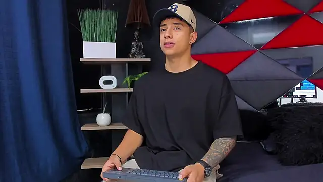 Snapshot of jaze_bradley chatting on December 3, 11:30 am jaze bradley online show from December 3, 11:30 am