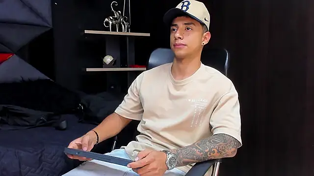 Snapshot of jaze_bradley chatting on December 4, 11:30 am jaze bradley online show from December 4, 11:30 am