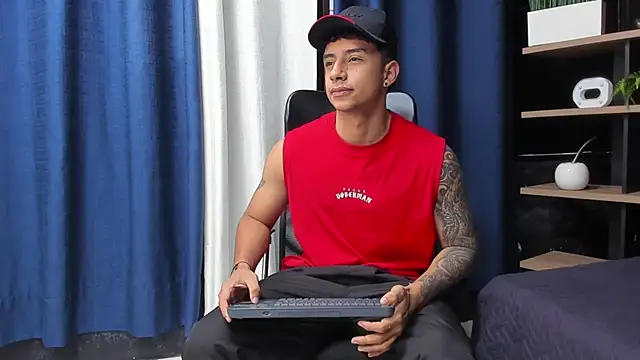 Snapshot of jaze_bradley chatting on December 5, 11:19 am jaze bradley online show from December 5, 11:19 am