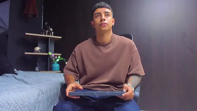 Snapshot of jaze_bradley chatting on December 15, 11:25 am jaze bradley online show from December 15, 11:25 am