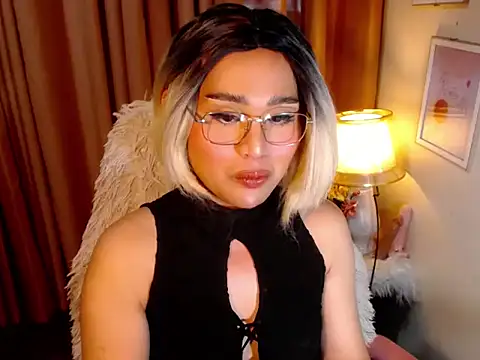 Snapshot of urmidnightcravingsxx chatting on April 14, 12:49 am urmidnightcravingsxx online show from April 14, 12:49 am