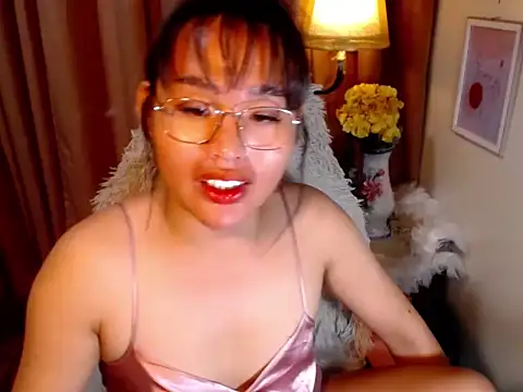 Snapshot of urmidnightcravingsxx chatting on April 17, 11:52 pm urmidnightcravingsxx online show from April 17, 11:52 pm