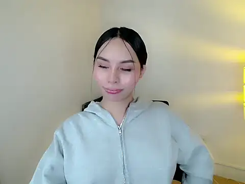 Snapshot of holly_tabby chatting on May 24, 7:52 pm holly tabby online show from May 24, 7:52 pm