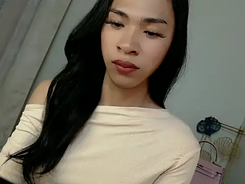 Snapshot of Annaloula chatting on November 26, 4:30 pm Annaloula online show from November 26, 4:30 pm