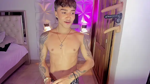 Snapshot of austin_rouse chatting on December 17, 7:03 am austin rouse online show from December 17, 7:03 am