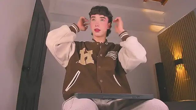 Snapshot of austin_rouse chatting on January 5, 9:40 pm austin rouse online show from January 5, 9:40 pm