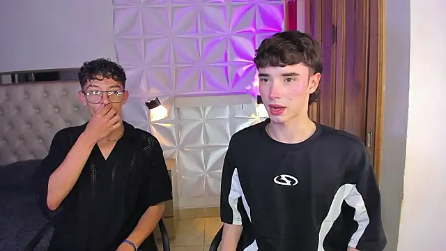 Snapshot of austin_rouse chatting on February 11, 8:14 pm austin rouse online show from February 11, 8:14 pm