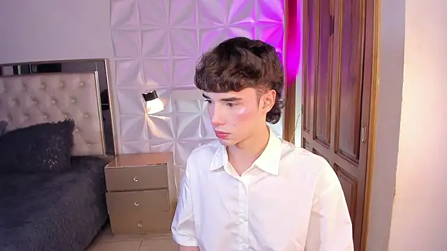 Snapshot of austin_rouse chatting on February 14, 8:38 pm austin rouse online show from February 14, 8:38 pm