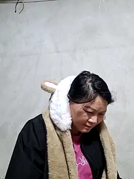 yoowwmr online show from November 27, 3:47 pm