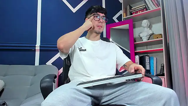 etham wolf  online show from December 4, 1:53 pm