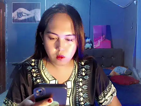Snapshot of urtranspinay chatting on January 18, 12:25 am urtranspinay online show from January 18, 12:25 am