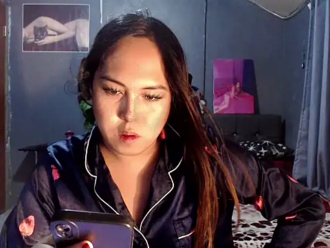 Snapshot of urtranspinay chatting on February 5, 12:21 pm urtranspinay online show from February 5, 12:21 pm