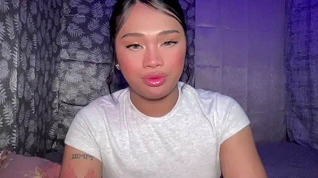 Snapshot of Exotic_alyssa69 chatting on April 1, 5:43 pm Exotic alyssa69 online show from April 1, 5:43 pm