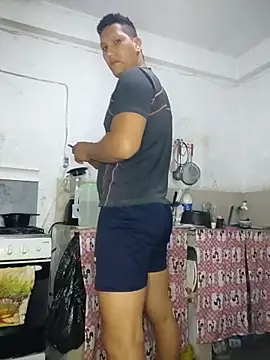 Snapshot of Tom_Hardy11 chatting on February 19, 8:32 am Tom Hardy11 online show from February 19, 8:32 am