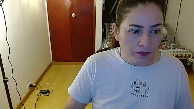 Snapshot of dayanhank chatting on October 13, 8:36 am dayanhank online show from October 13, 8:36 am